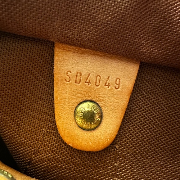 Authentic LV Speedy 25 cir 2009 - Picture 10 of 13